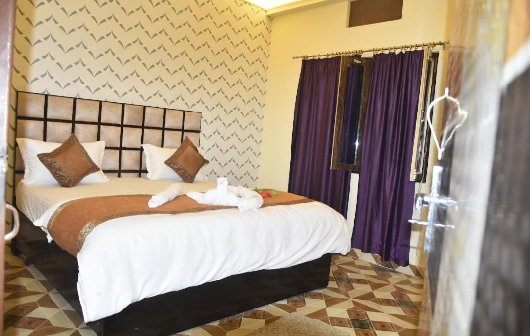 De Costa Palace - Pick And Drop Available Varanasi Bagian luar foto