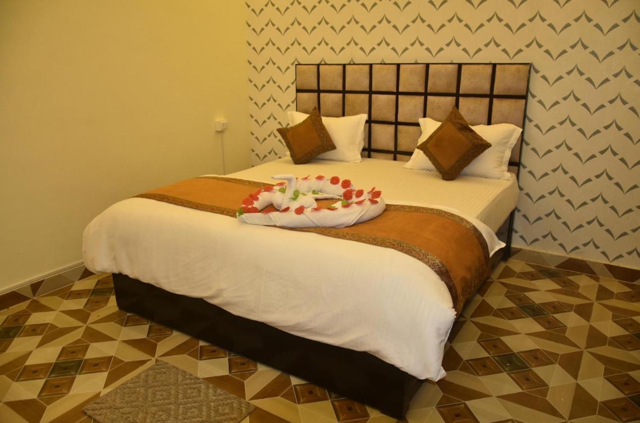 De Costa Palace - Pick And Drop Available Varanasi Bagian luar foto