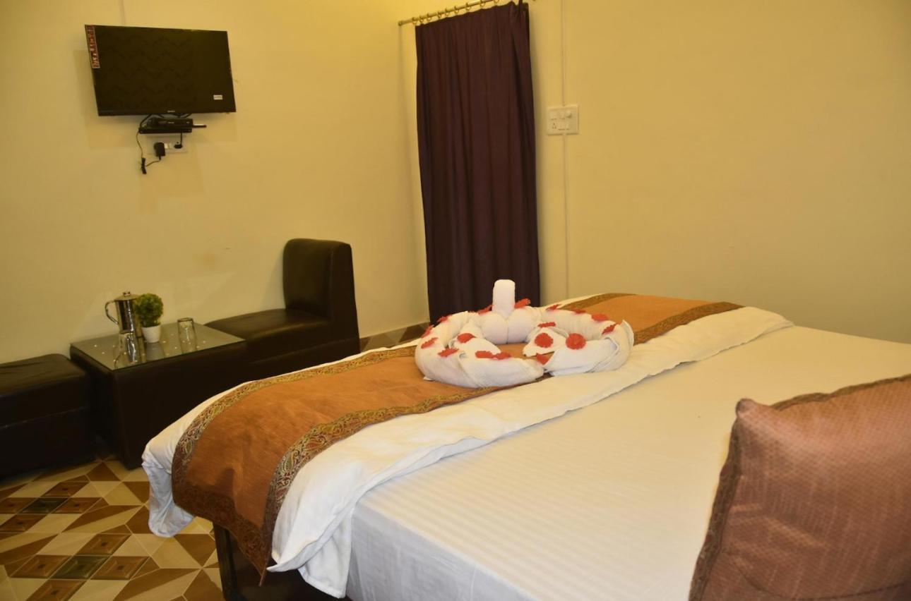 De Costa Palace - Pick And Drop Available Varanasi Bagian luar foto