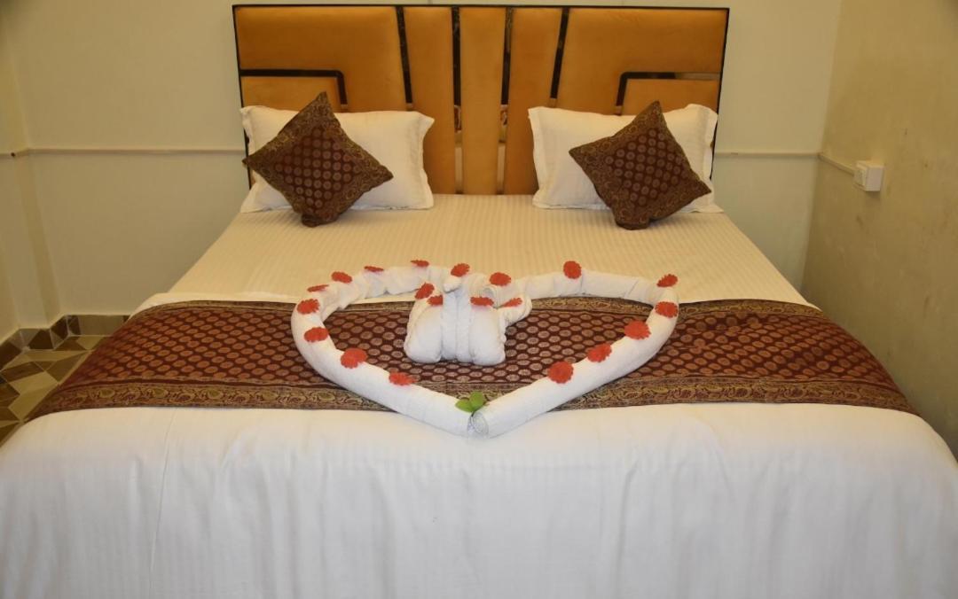 De Costa Palace - Pick And Drop Available Varanasi Bagian luar foto