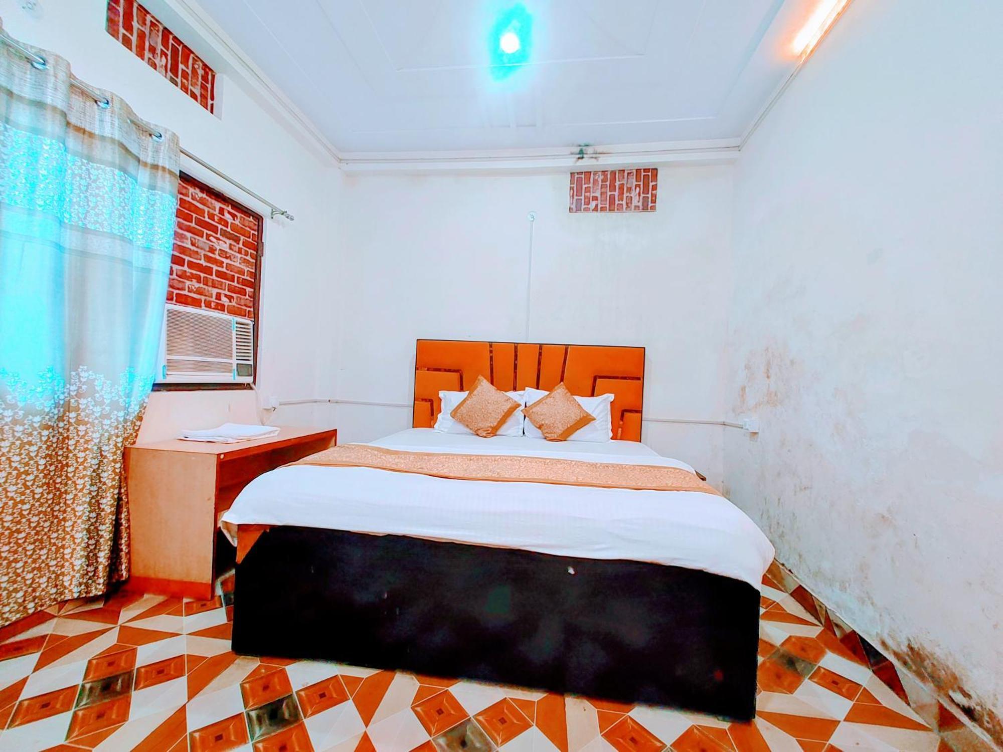 De Costa Palace - Pick And Drop Available Varanasi Bagian luar foto