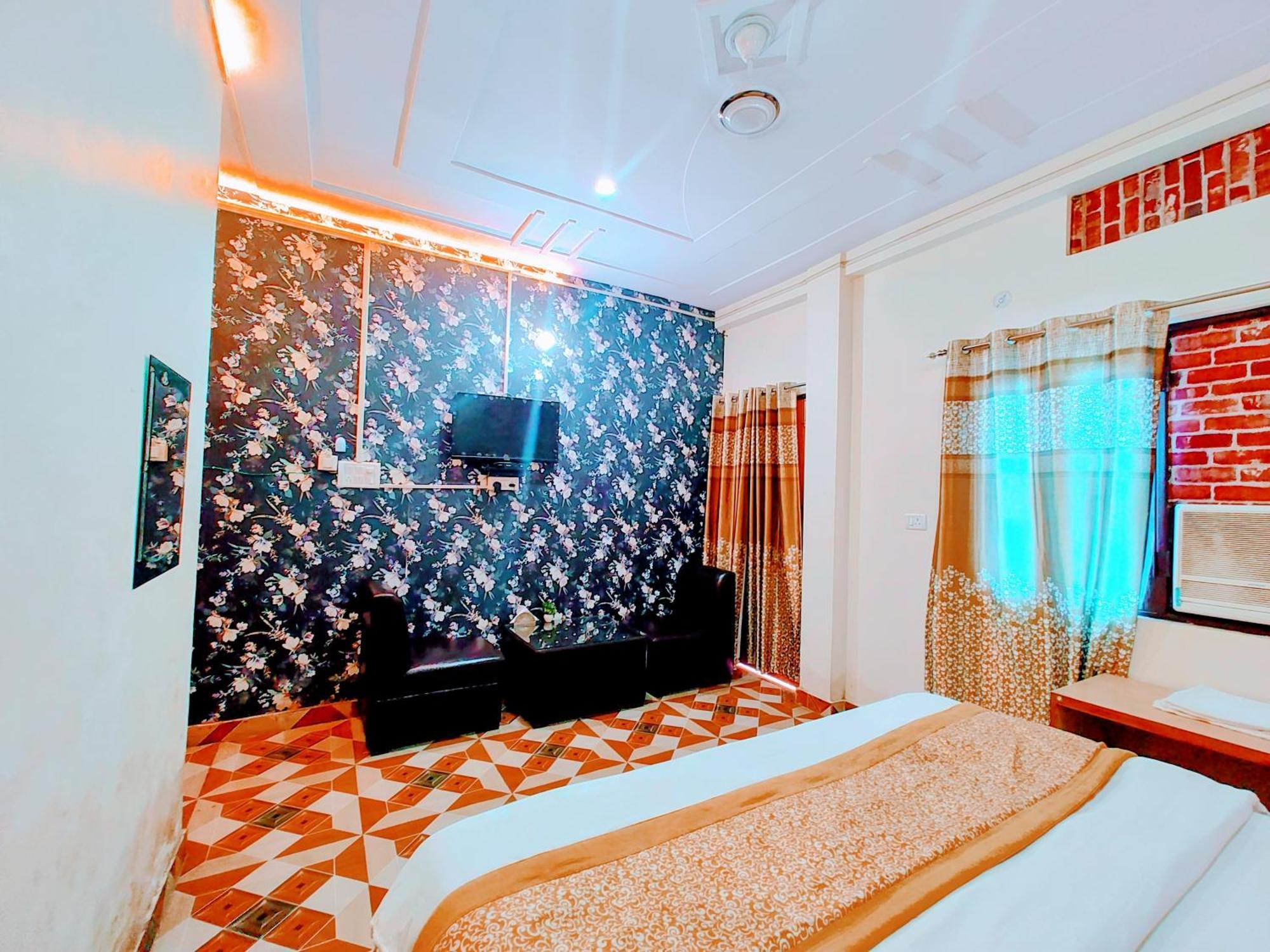 De Costa Palace - Pick And Drop Available Varanasi Bagian luar foto